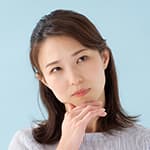 悩む女性